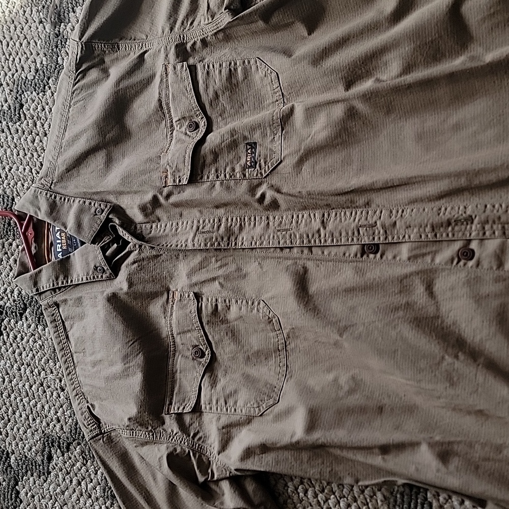 Ariat mens rebar button up shirt size L never wore